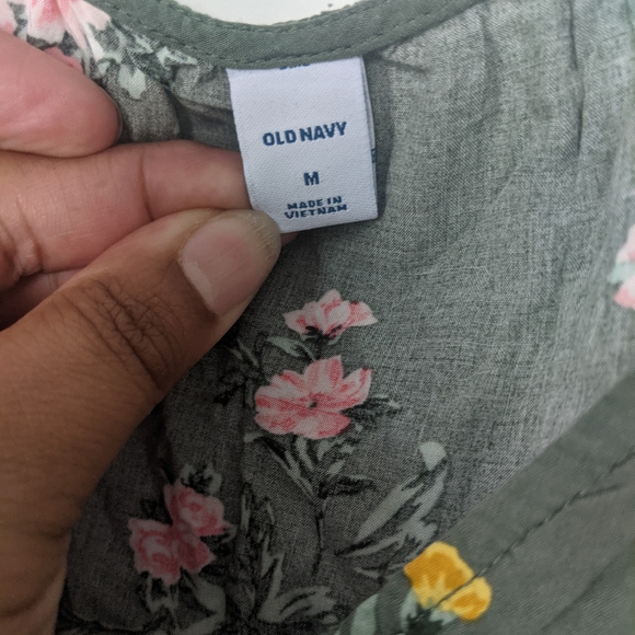 Old Navy Women's Summer Dress. - Picture 4 of 5